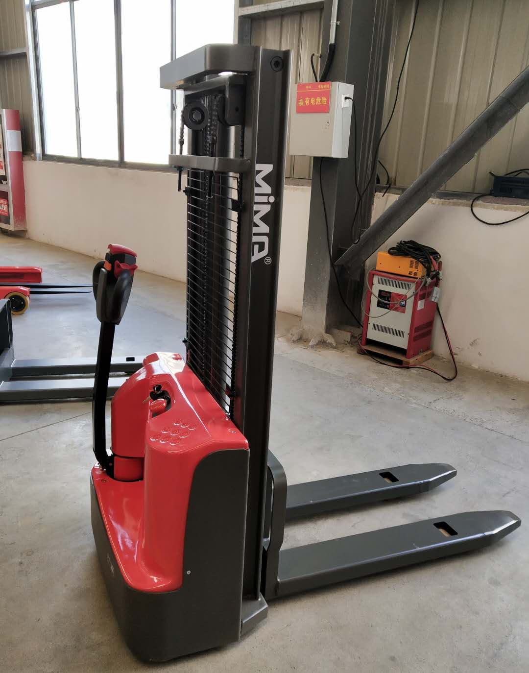 叉車代理產(chǎn)品展示.jpg 叉車代理產(chǎn)品展示.jpg